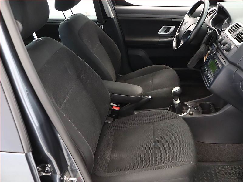 Škoda Roomster (2009) Ambition 1.4 TDi, oblíbený vůz - fotka 7 z 13
