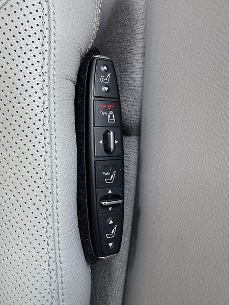 Mercedes-Benz CLS (2014) 350 CDI, 4Matic, AMG - fotka 41 z 64