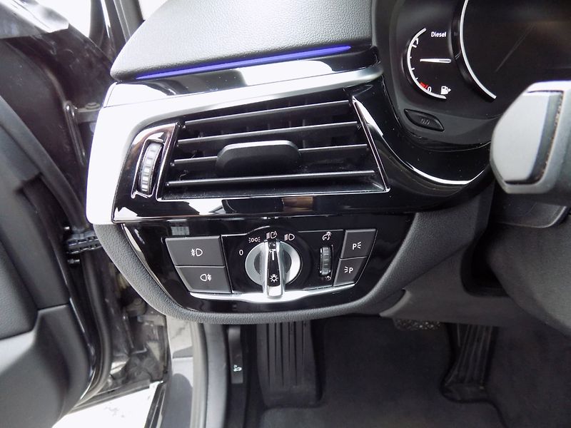 BMW Řada 5 (2019) 530d/Sport-Line/Full-Led/ - fotka 24 z 35