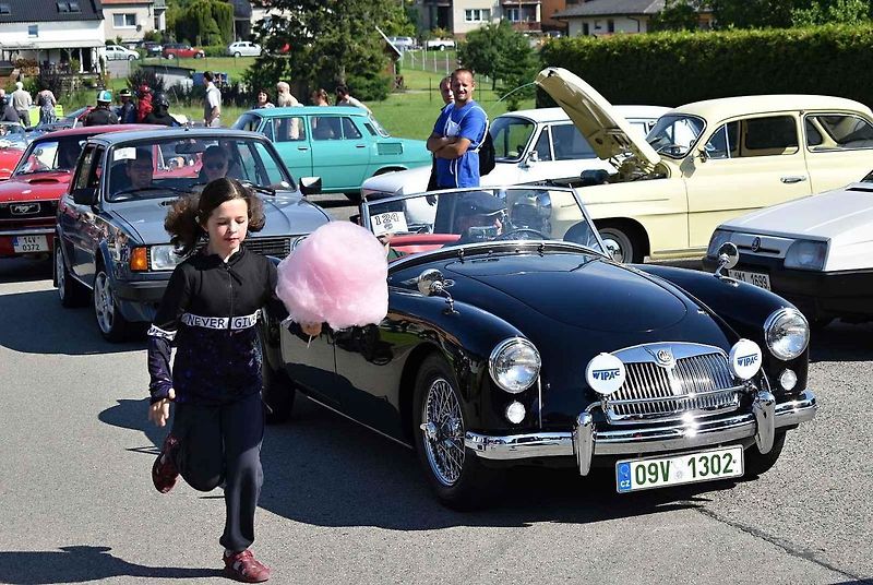 Již 18. ročník Veterán Rallye z lázní do lázní s podtitulem na pohodu, odstartovala v neděli ráno ze Skalky. 13.8. 2023