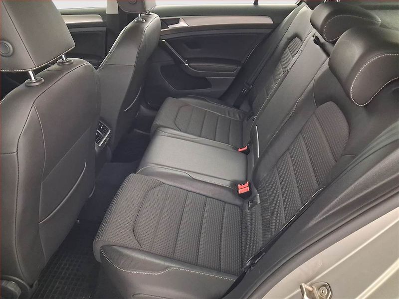 Volkswagen Golf (2017) 1.6 TDI, Serv.kniha, Kůže - fotka 10 z 18