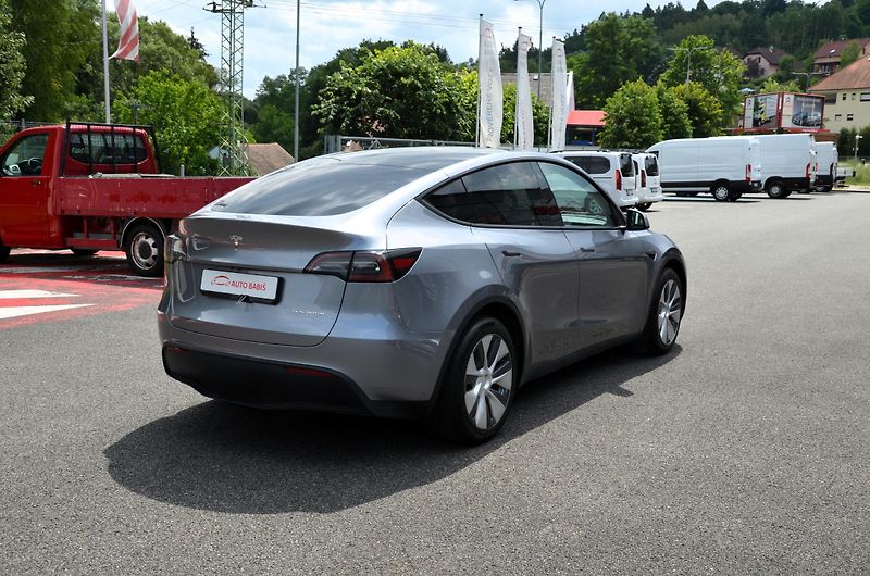 Tesla Model Y (2024) Long Range AWD AT DualMotor - fotka 3 z 13
