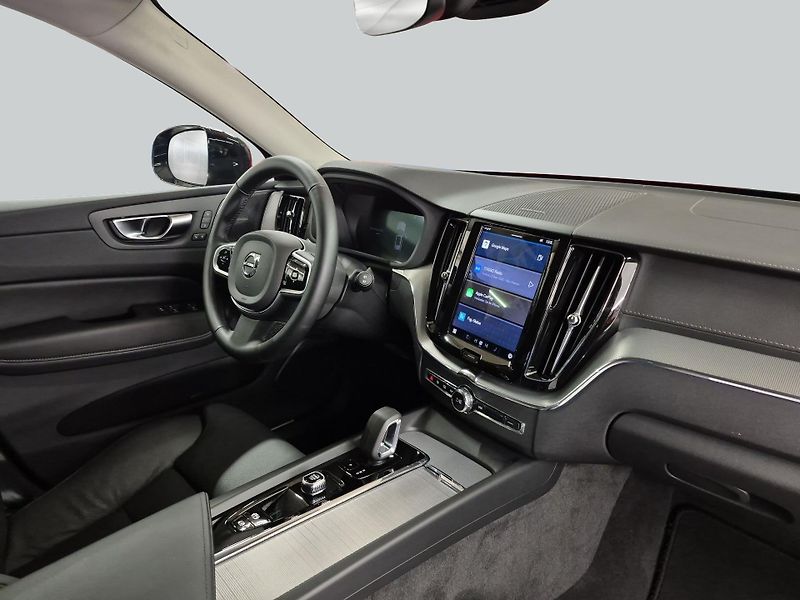 Volvo XC60 B5 AWD Ultra Dark VZDUCH TAŽNÉ - fotka 12 z 15