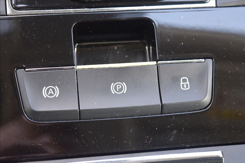Škoda Superb 2,0 TDI 110KW NÍZKÉ KM DSG - fotka 48 z 50