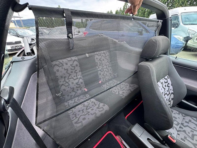 Volkswagen Golf (1999) 3 CABRIO 1,6 GL 74 KW STK - fotka 34 z 50
