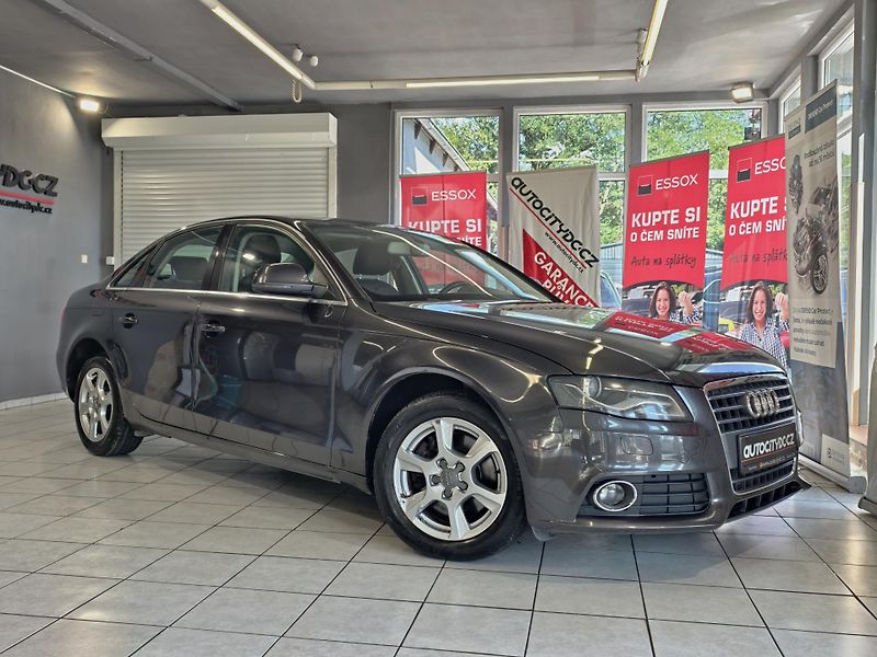 Audi A4 2.0 TDi 105kW BIXENONY, PDC - fotka 18 z 19