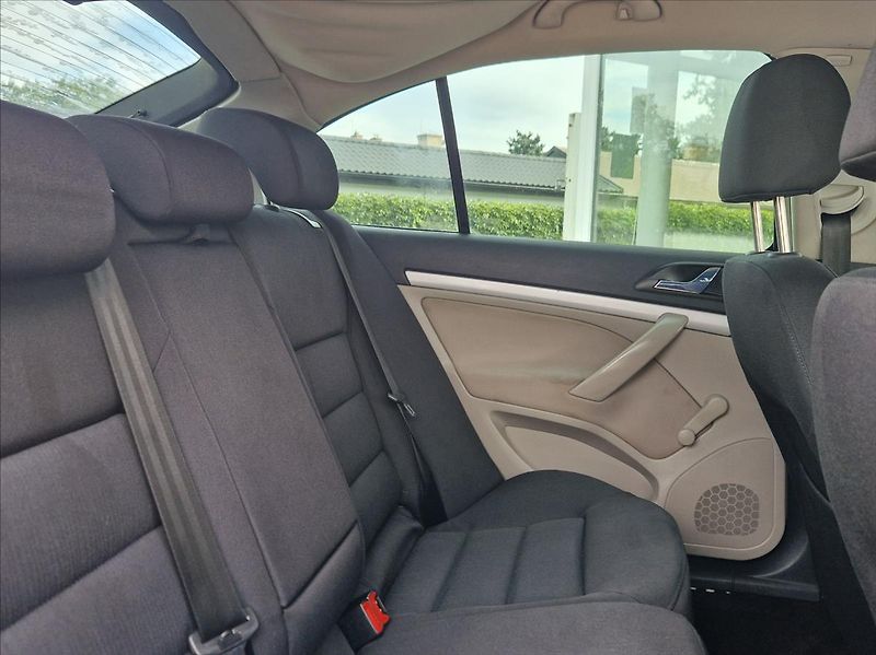 Škoda Octavia 2,0 TDi 103kW AC NOVÝ OLEJ - fotka 12 z 31