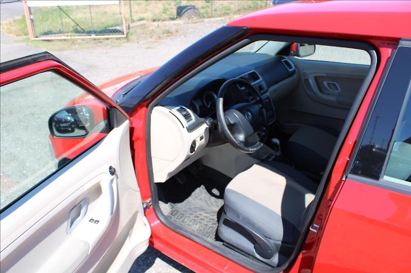 Škoda Fabia 1,2 i  LPG, STK 5/2027 - fotka 10 z 24