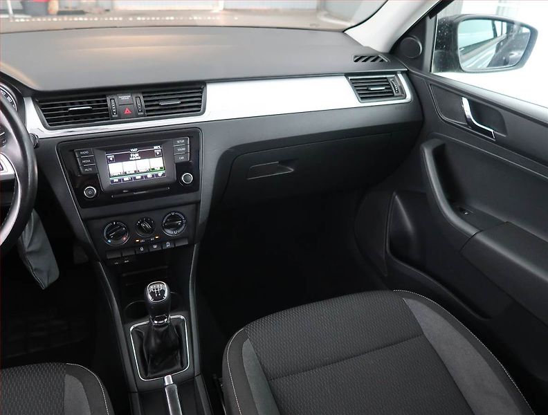 Škoda Rapid (2015) Spaceback 1.2 TSI - fotka 8 z 19