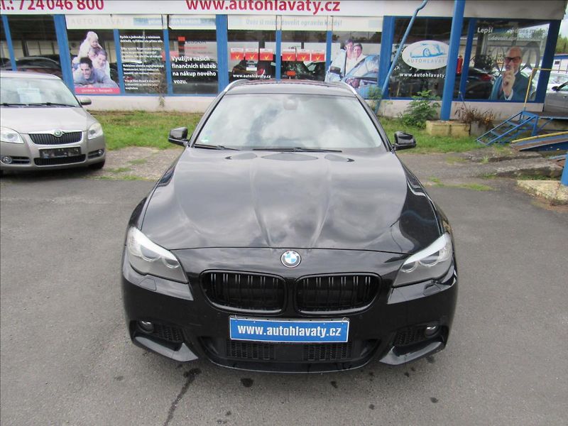 BMW Řada 5 3,0 d 530d xDrive - fotka 2 z 35