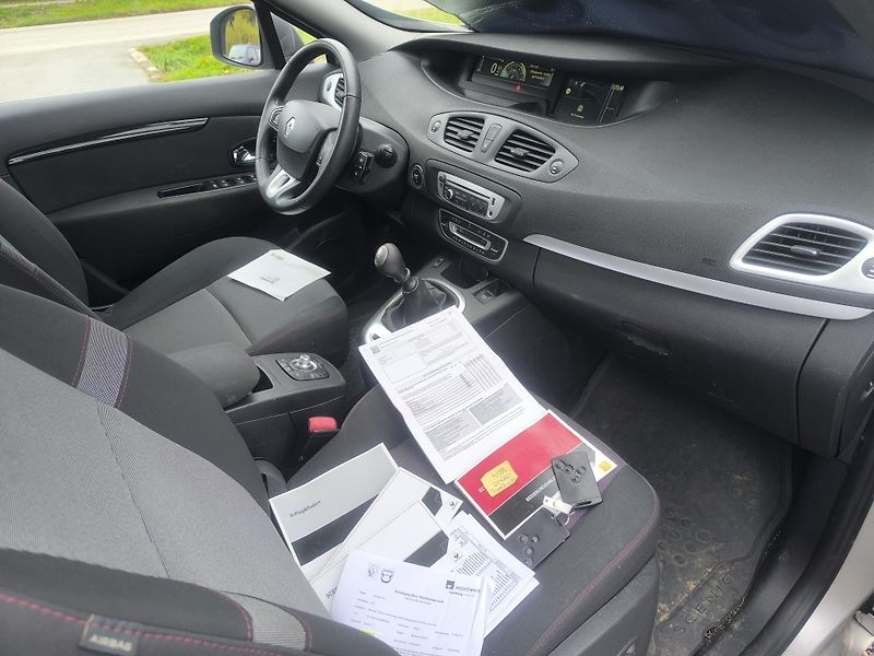 Renault Grand Scénic PĚKNÝ,TZ,SERVISKA,1.MAJ - fotka 7 z 20