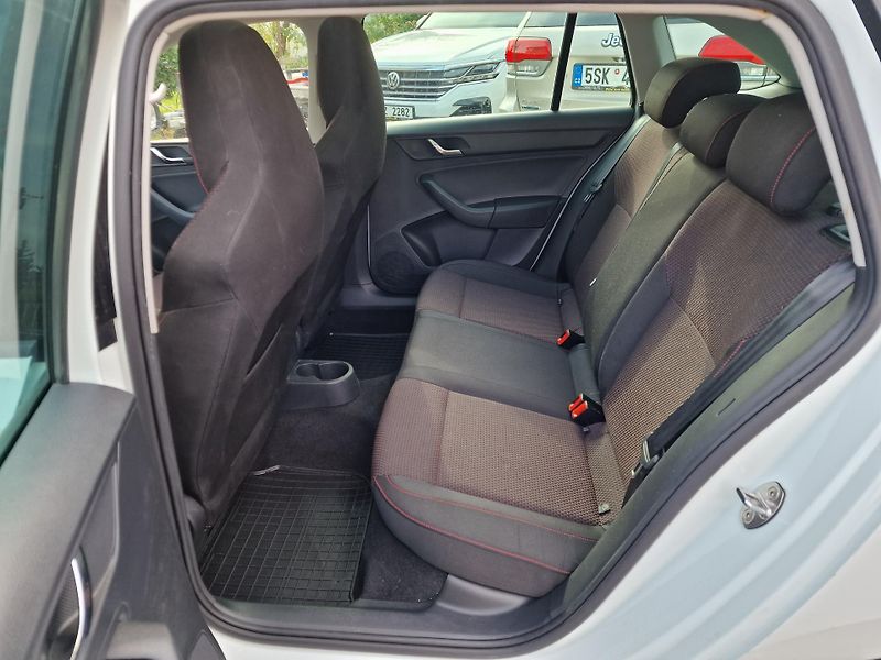 Škoda Rapid 1,2TSI 77KW STYLE PANORAMA - fotka 8 z 19