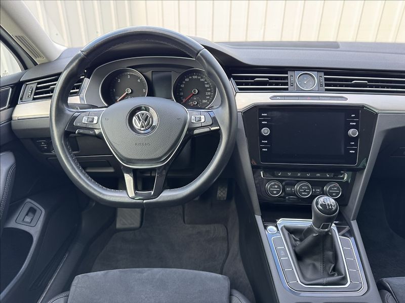 Volkswagen Passat 2,0 TDI HIGHLINE DPH 1.maj ČR - fotka 26 z 50