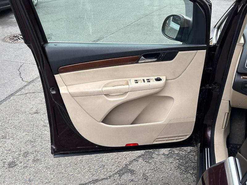 Volkswagen Sharan 4Motion, Highline - fotka 13 z 25