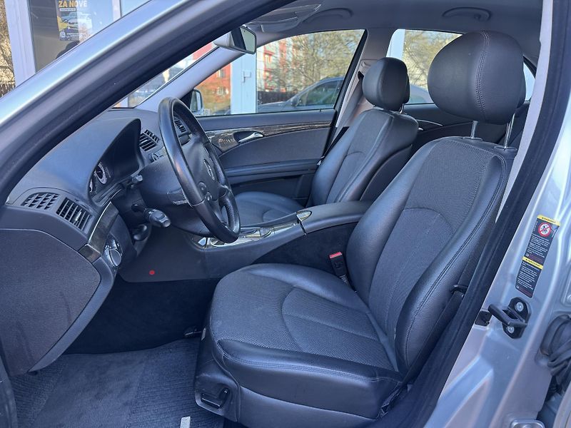 Mercedes-Benz Třídy E (2007) 320CDI 4 MATIC, ČR, 1.maj - fotka 11 z 16