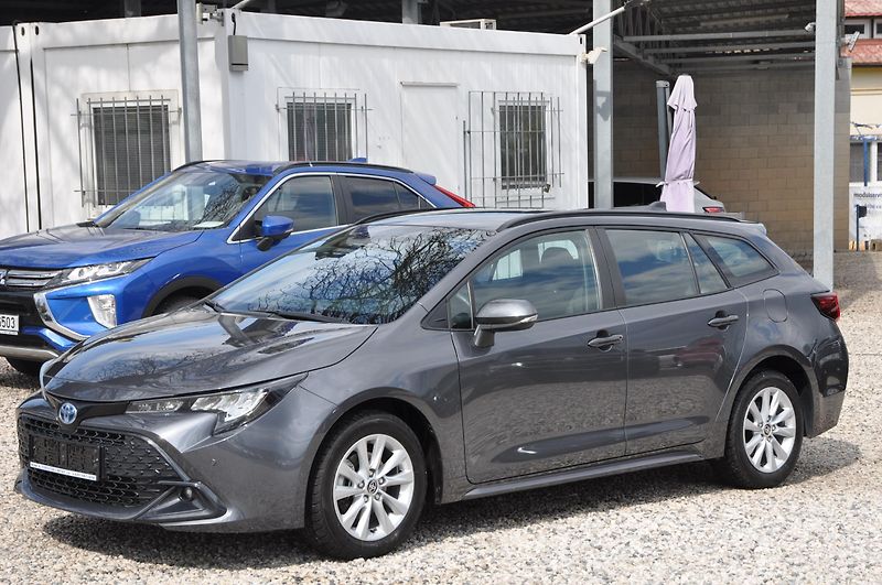 Toyota Corolla 1.8 Hybrid KOMBI - fotka 1 z 19