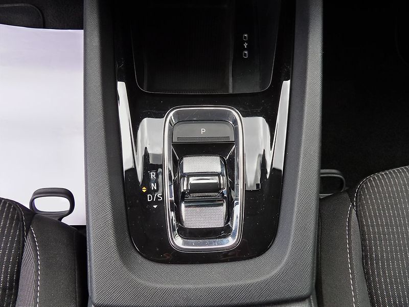 Škoda Octavia 2.0TDI DSG Style Virtual ACC - fotka 12 z 30