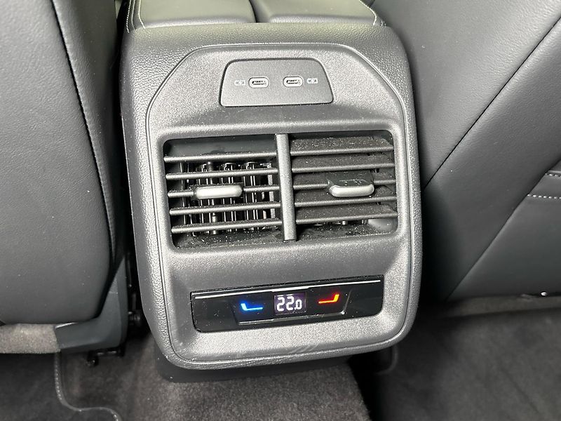 Volkswagen Passat R-Line - fotka 22 z 31