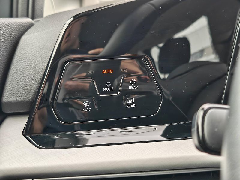 Volkswagen Golf Life 1,0TSi - fotka 18 z 22