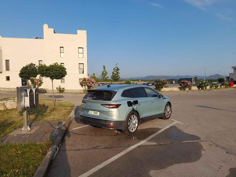 Roadtrip na Balkán: Škoda Enyaq dojela až pod skokanské můstky v Bosně a Hercegovině. A nejen tam