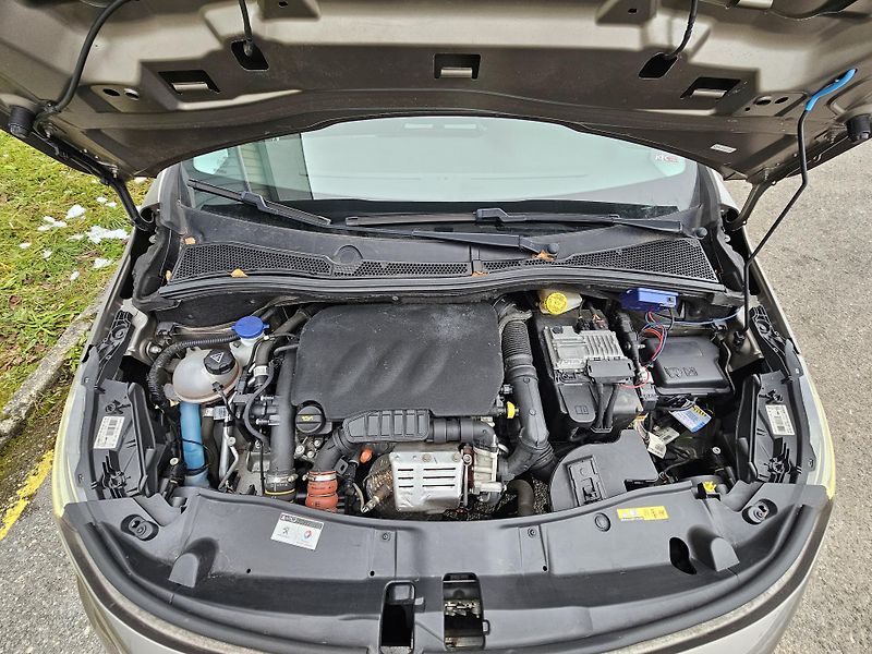 Peugeot 2008 (2017) 1.2 Pure Tech 81KW - fotka 20 z 22