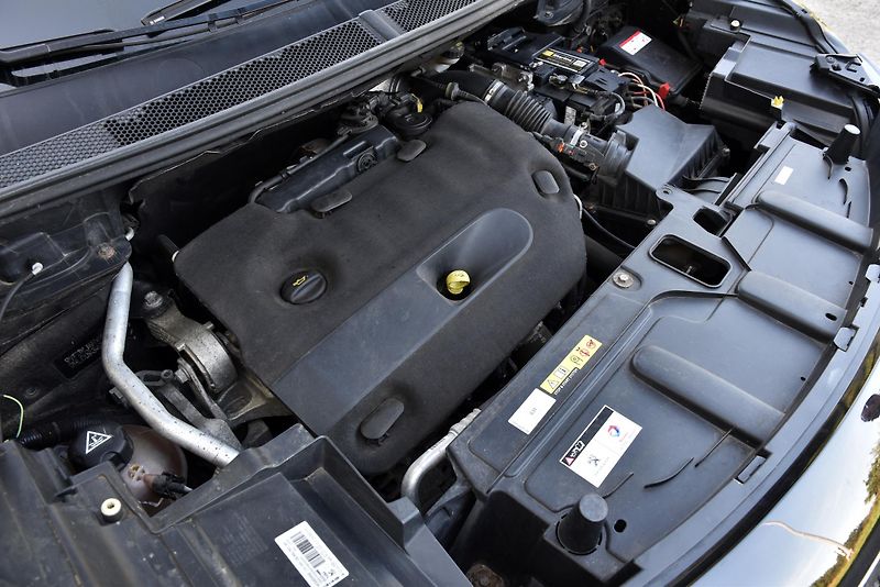 Peugeot 5008 2.0 HDi,7MÍST,LED,NAVI,KAMERA - fotka 48 z 50