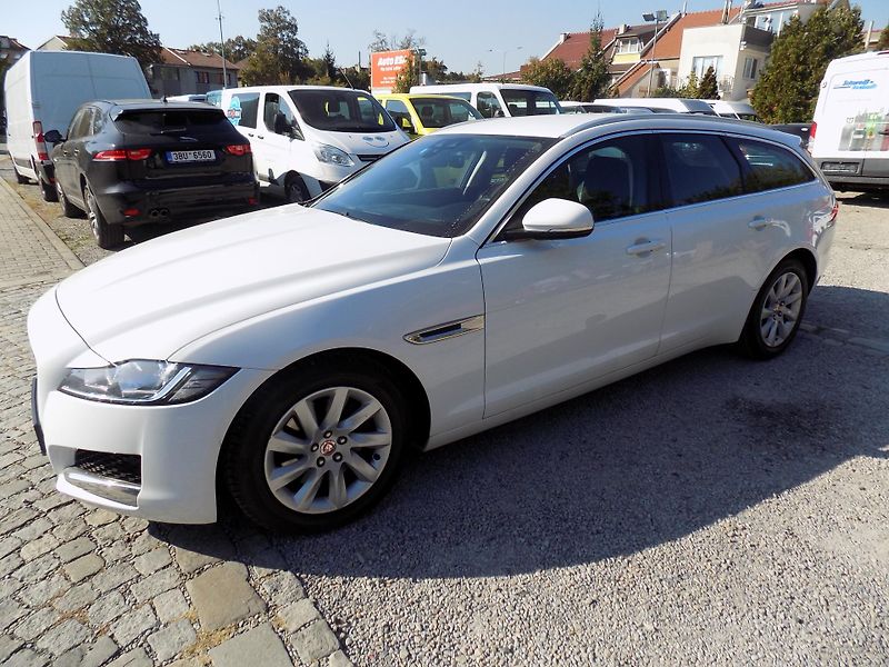 Jaguar XF 20D 132 KW  - fotka 17 z 36