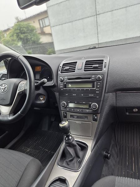 Toyota Avensis (2009) Toyota Avensis 2.0 D-4D 93 kW  - fotka 9 z 9