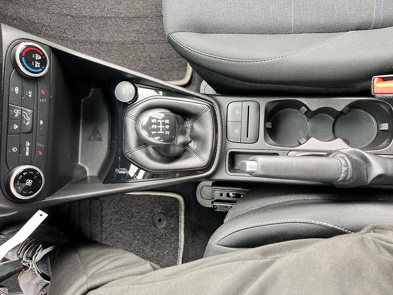 Ford Fiesta 1,1 52KW,KLIMA,HL.PRUHů,78TKM - fotka 38 z 41