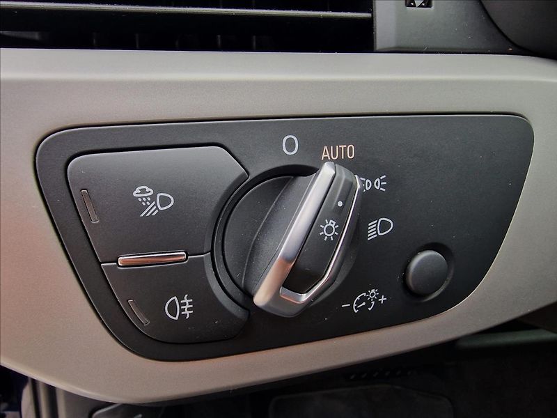 Audi A4 40TDI 150kW S-Line, ČR,1.Maj. - fotka 38 z 50