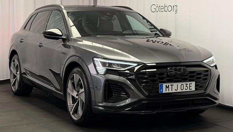 Audi Q8 e-tron 55 Q 360kam Kůže 4 zóny Pano - fotka 1 z 16