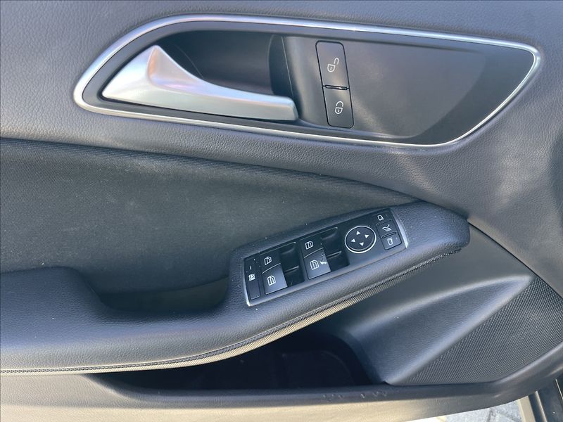 Mercedes-Benz GLA 2,2 CDi 100kw Panorama bez kor - fotka 23 z 36