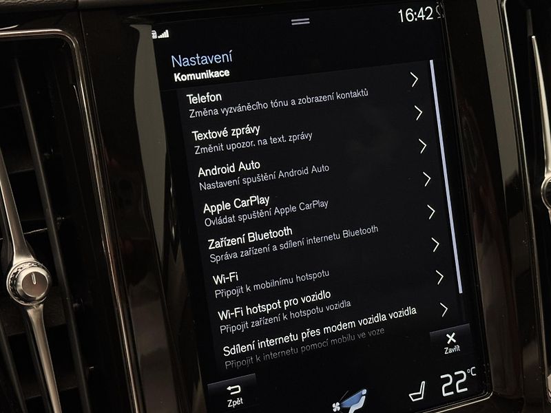 Volvo XC60 B4 AWD MOMENTUM PRO REZERVACE - fotka 35 z 43