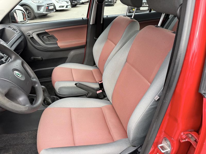 Škoda Fabia 1.2 44kw - fotka 16 z 25