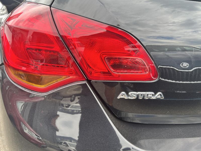 Opel Astra 1.4i 16v KAMERA TEMPOMAT ALU - fotka 41 z 42