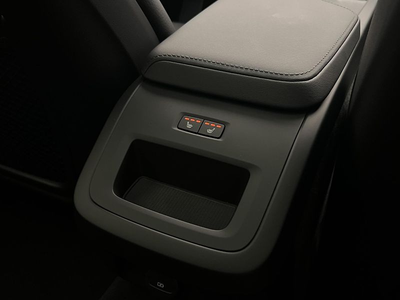 Volvo V60 B4 DARK PLUS AUT - fotka 21 z 45