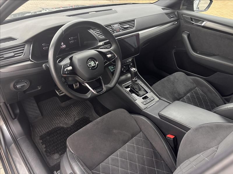 Škoda Superb 1,4 160kW iV Sportline DSG - fotka 19 z 32