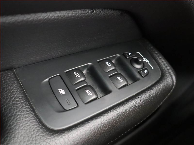 Volvo XC60 (2017) T8 Twin Engine - fotka 17 z 24