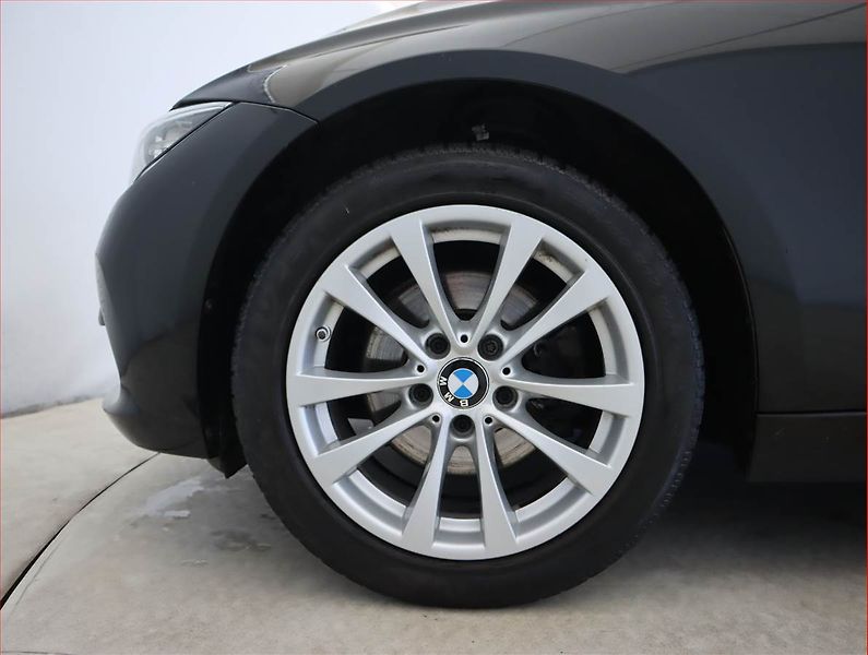 BMW Řada 3 (2015) 320 d xDrive, 4X4, Serv.kniha - fotka 15 z 19