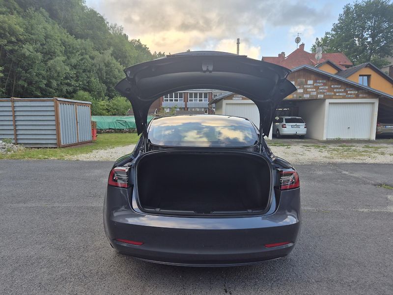 Tesla Model 3 LONG RANGE DUAL MOTOR 91,4% - fotka 14 z 49