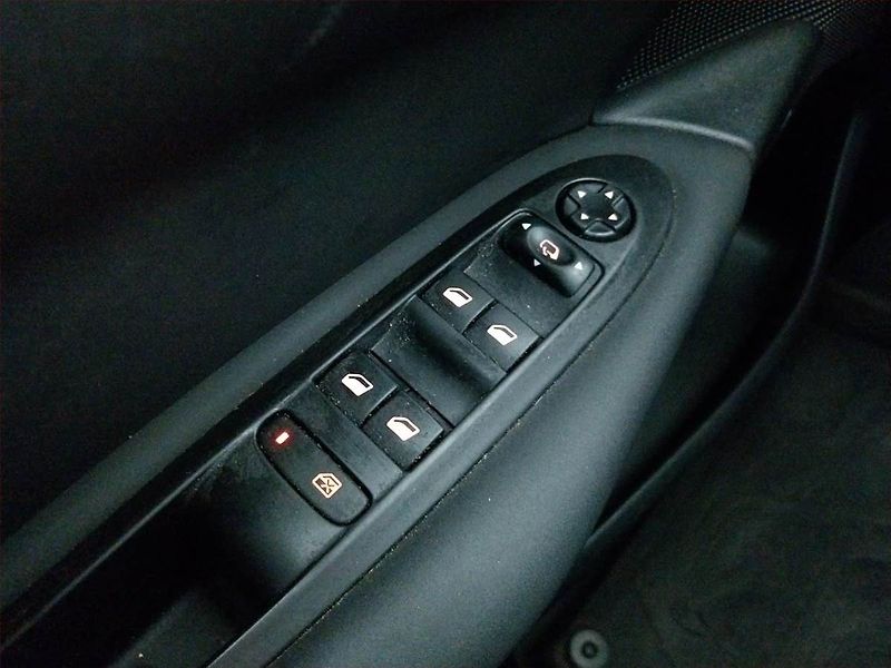 Citroën C4 (2011) 1.4 16V, Tempomat - fotka 17 z 17