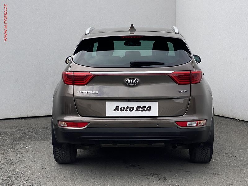 Kia Sportage (2018) 2.0 CRDi 4x4, ČR, Navi - fotka 5 z 20