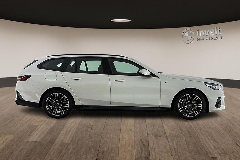 BMW Řada 5 540d xDrive Touring - fotka 2 z 24