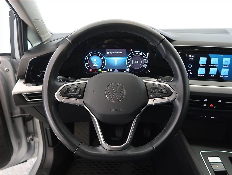 Volkswagen Golf (2024) Life 1.5 eTSI, digi klima - fotka 20 z 23