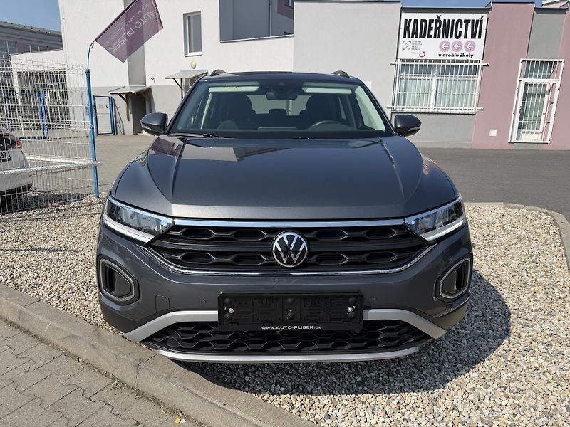 Volkswagen T-Roc 1,5 TSi/110kW LIFE - DSG,TZ,.. - fotka 2 z 64