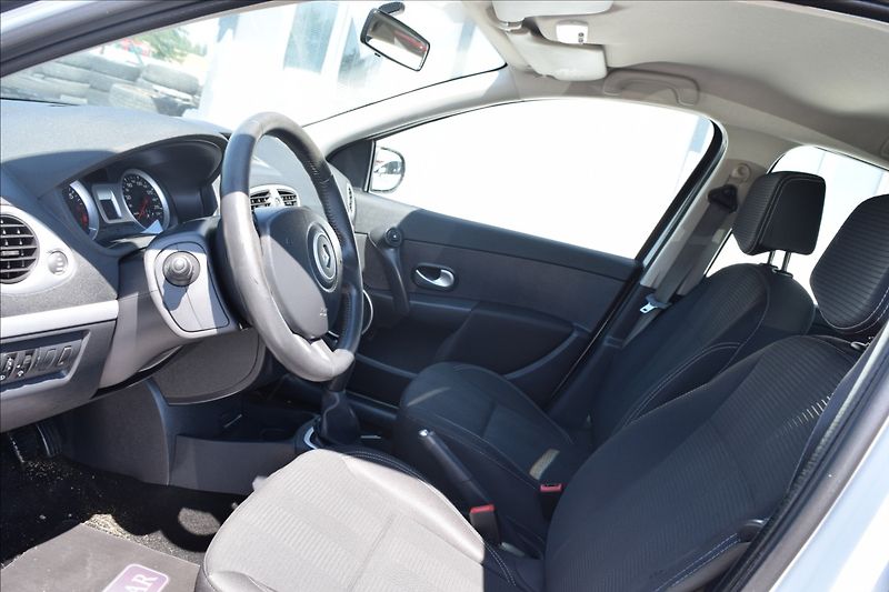 Renault Clio 1,2 i 74KW ALU KLIMA TAŽNÉ - fotka 15 z 48