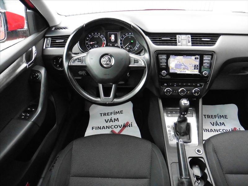 Škoda Octavia 2,0 TDi Combi 4x4 DSG Scout - fotka 12 z 17