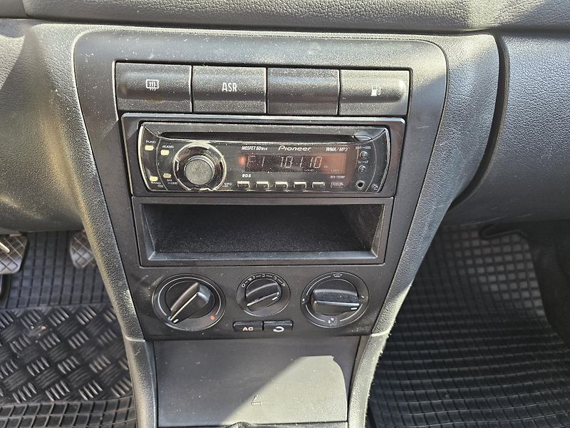 Škoda Octavia (2009) 1.9TDI TOUR TAŽNÉ KLIMA - fotka 11 z 20