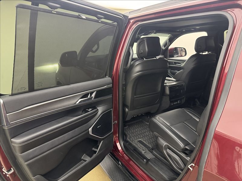Jeep Wagoneer 5,7 V8 VZDUCH 7-MÍST DPH 360° - fotka 46 z 60