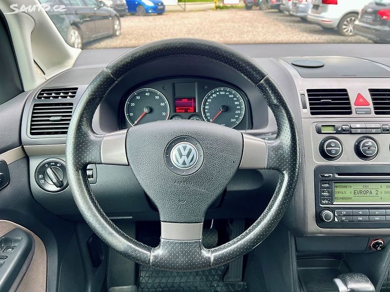 Volkswagen Touran (2007) Cross 1.4 TSI 125 kW DSG - fotka 14 z 19
